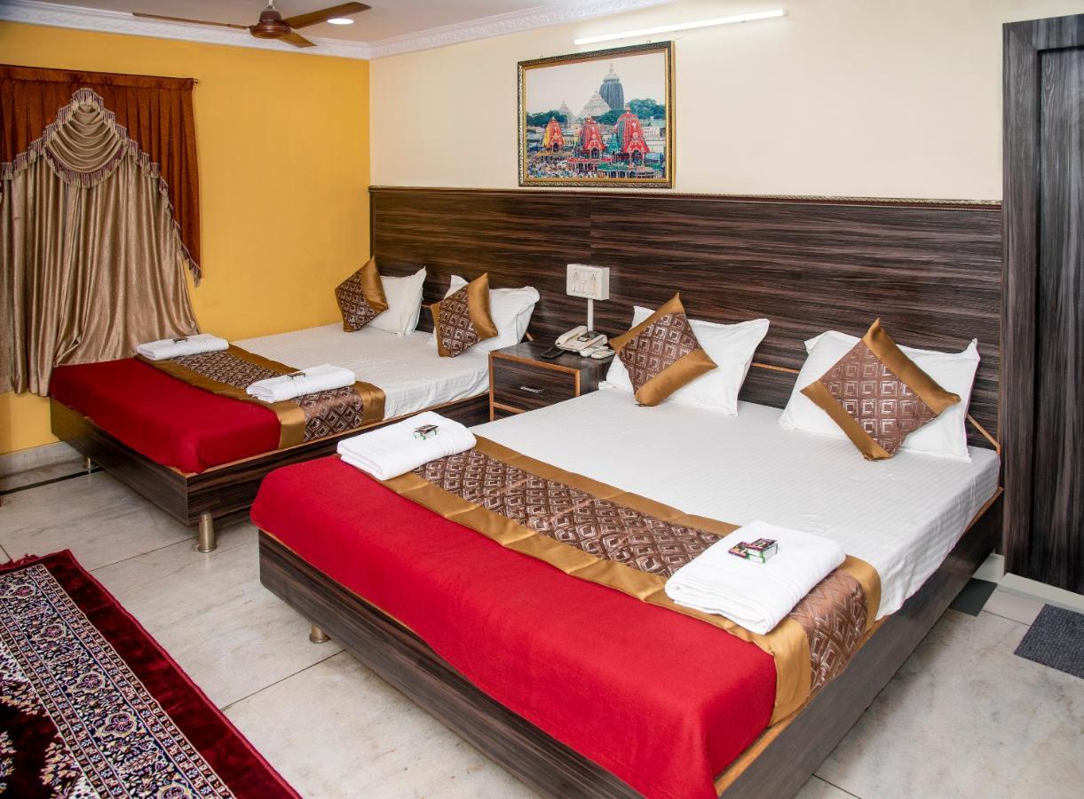Vrindavan Comfort Inn Хидерабад Екстериор снимка